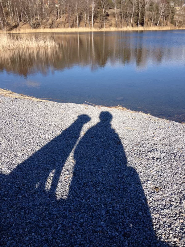 Shanti och matte vid sjön
